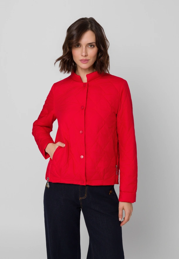 Czerwona pikowana kurtka