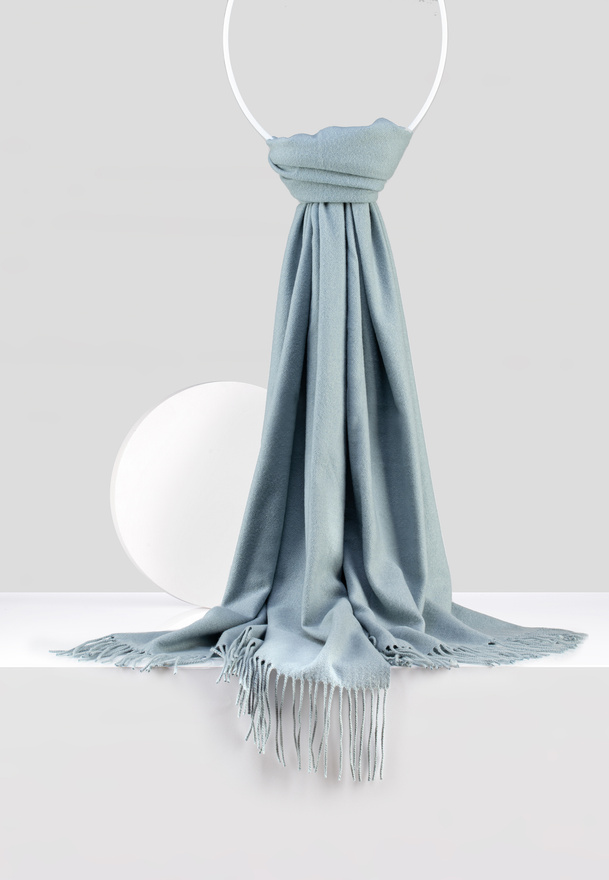 Ciepły błękitny szal z wiskozą