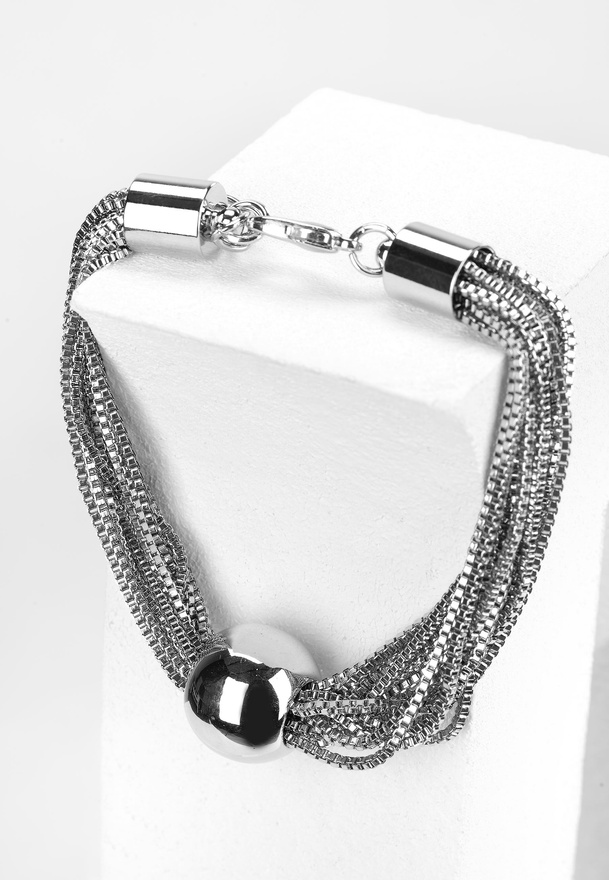 Bransoletka z łańcuszków w kolorze srebrnym