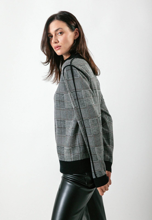 Półgolf w kratkę z wełną