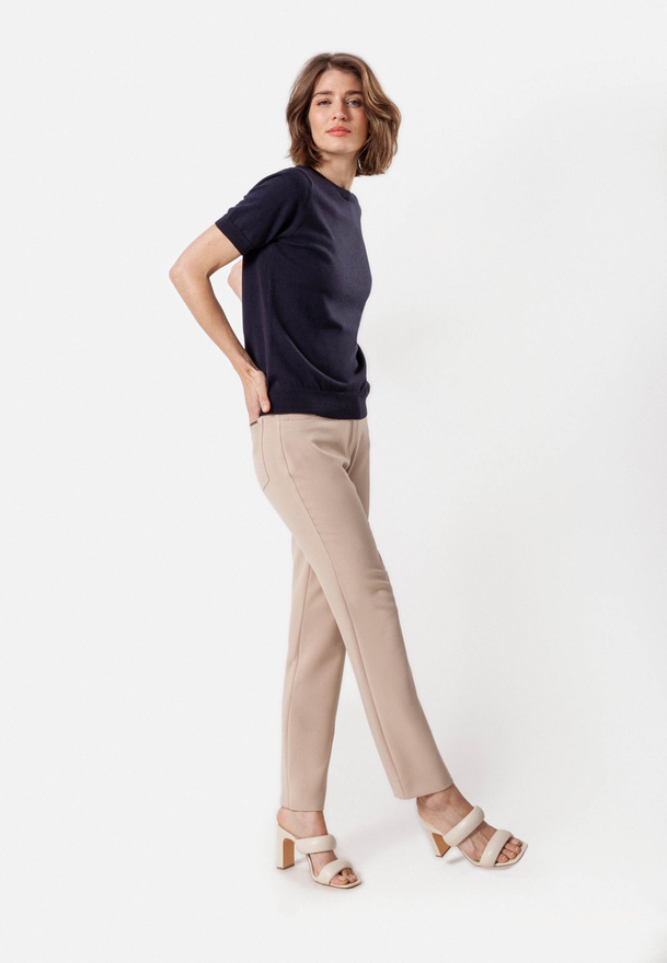 Beżowe spodnie z prostą nogawką