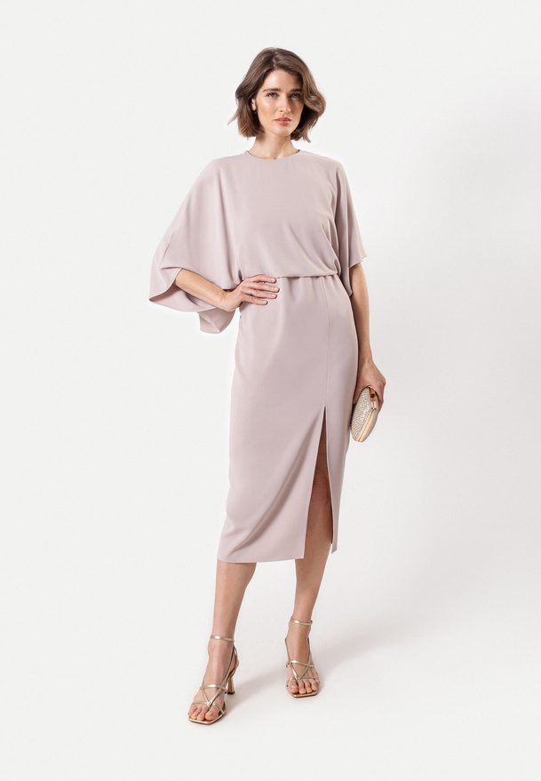 Beżowa sukienka z kimonowymi rękawami