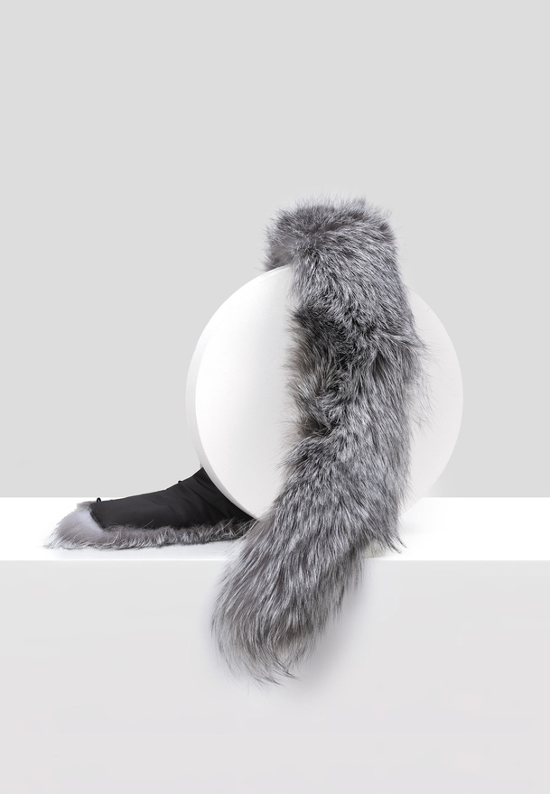 Szary szal z naturalnego futra