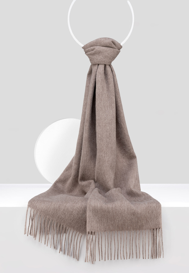 Szaro-beżowy wełniany szal