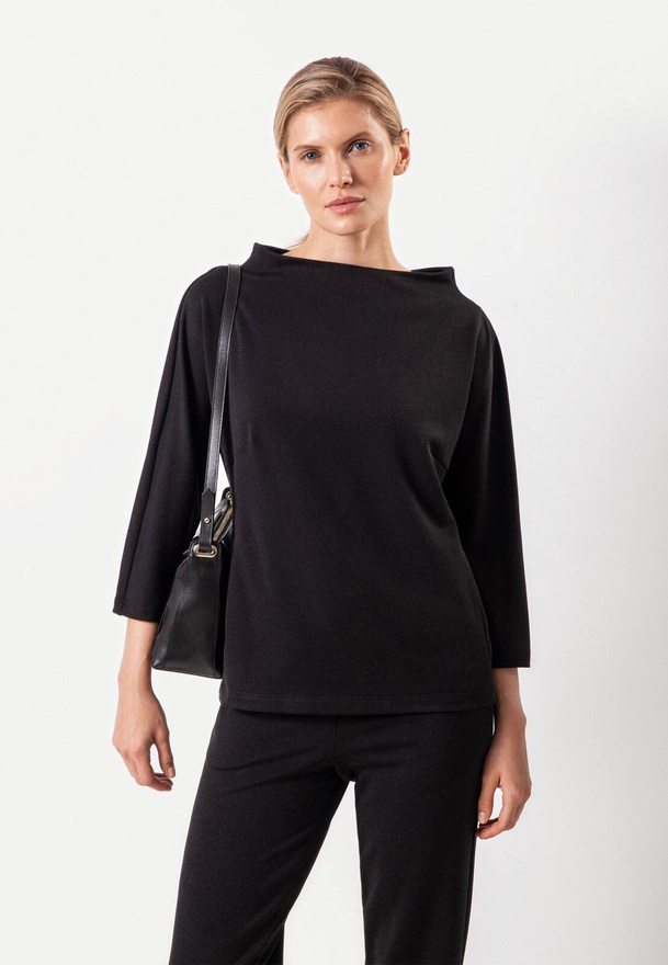 Czarna bluzka z dekoltem w łódkę