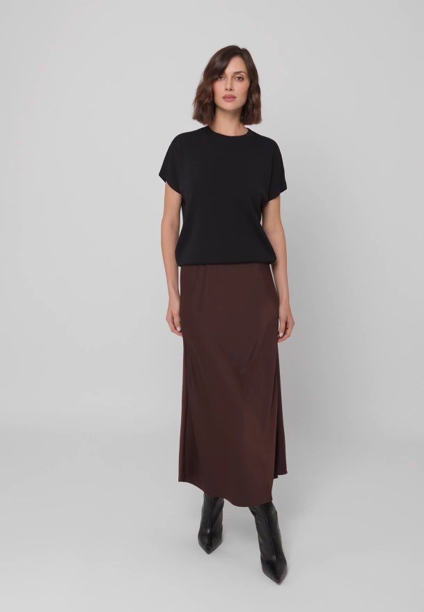 Długa brązowa spódnica