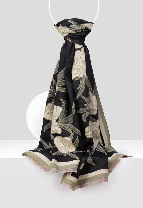 Szal w kwiaty z wiskozą