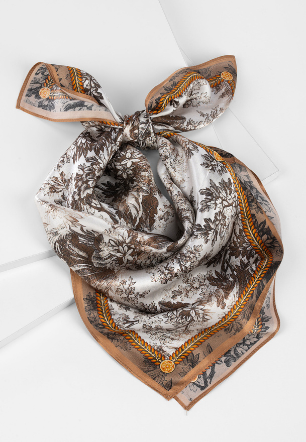 Jedwabna apaszka w brązowe kwiaty
