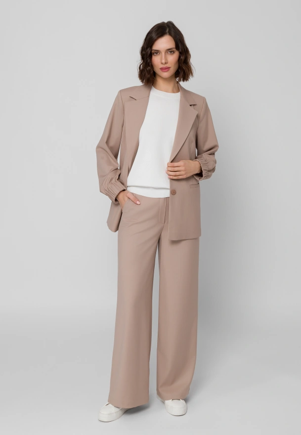 Beżowe spodnie z szeroką nogawką