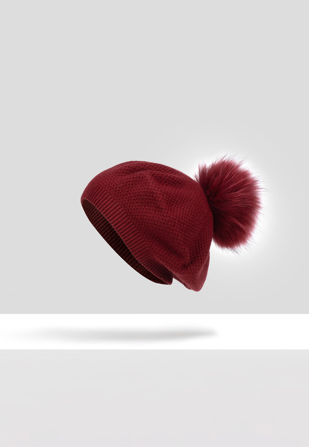 Bordowy beret z pomponem