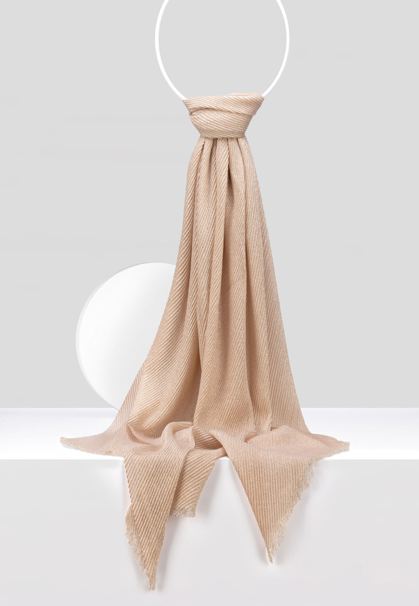 Beżowy kreszowany szal