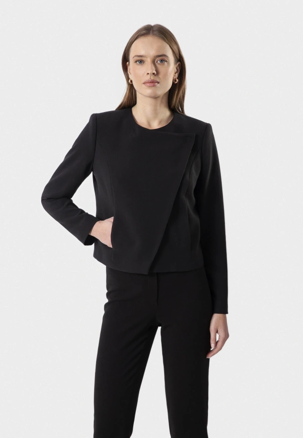 Żakiet z asymetrycznym zapięciem