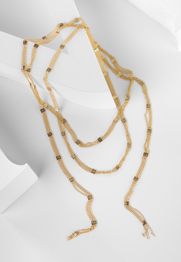 Długi naszyjnik z trzech łańcuszków