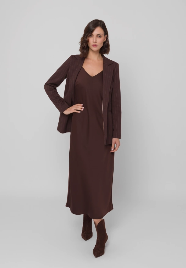 Brązowa sukienka na cienkich ramiączkach