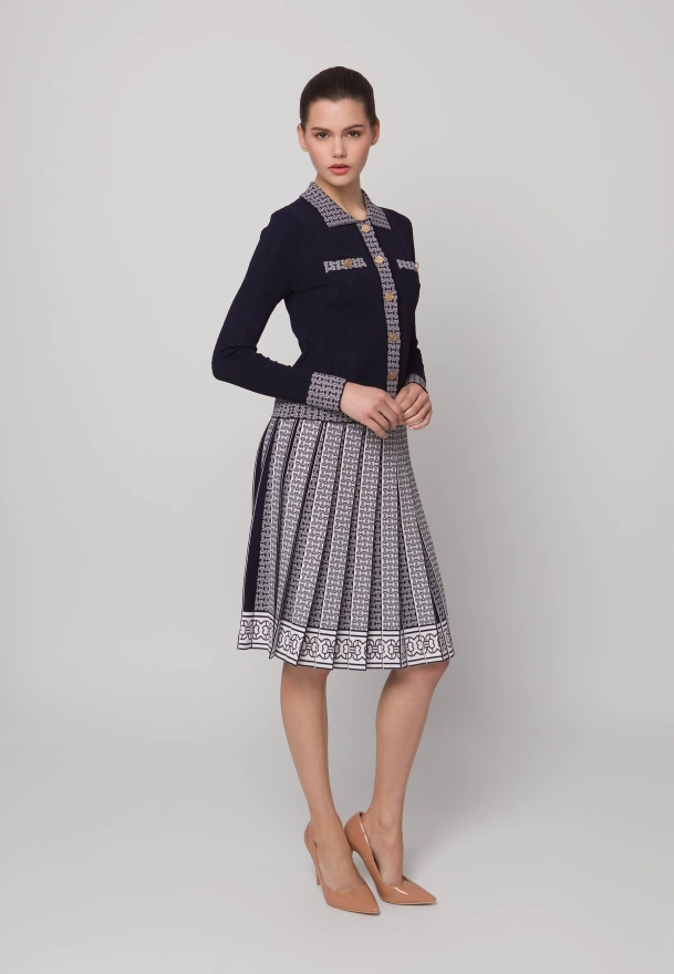 Granatowy kardigan z ozdobnym wykończeniem