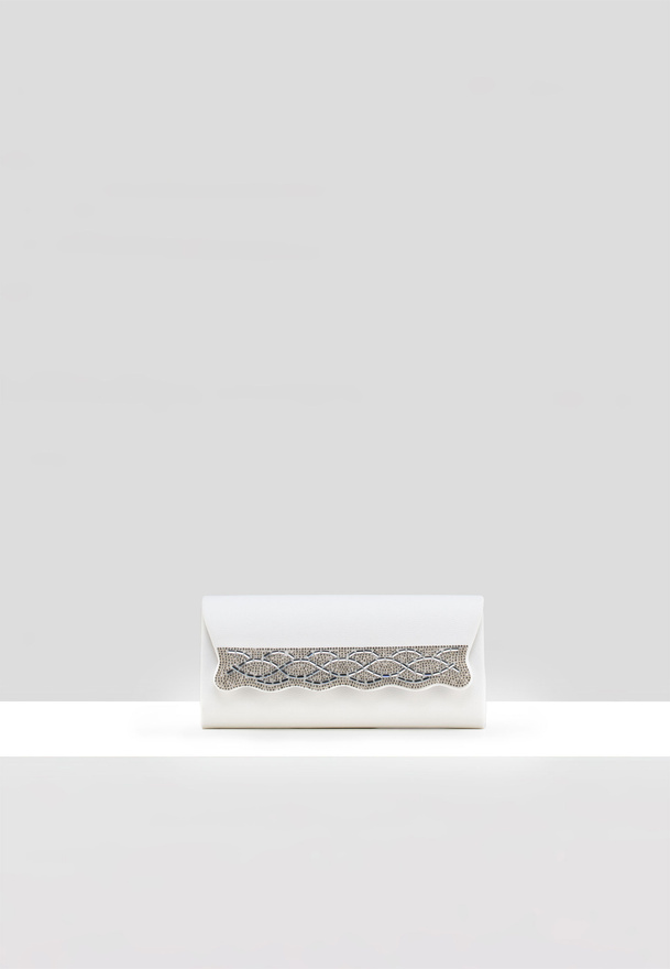  Biała kopertowa torebka z ozdobnym wzorem