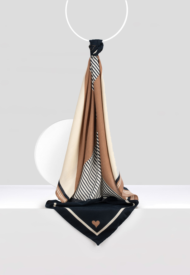 Brązowa wiskozowa apaszka w paski