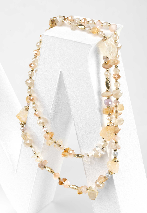 Długi naszyjnik z koralików