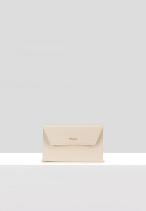 Beżowa skórzana kopertówka
