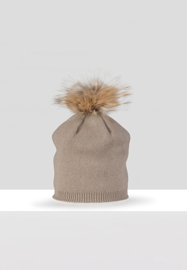 Beżowa czapka z pomponem z szopa