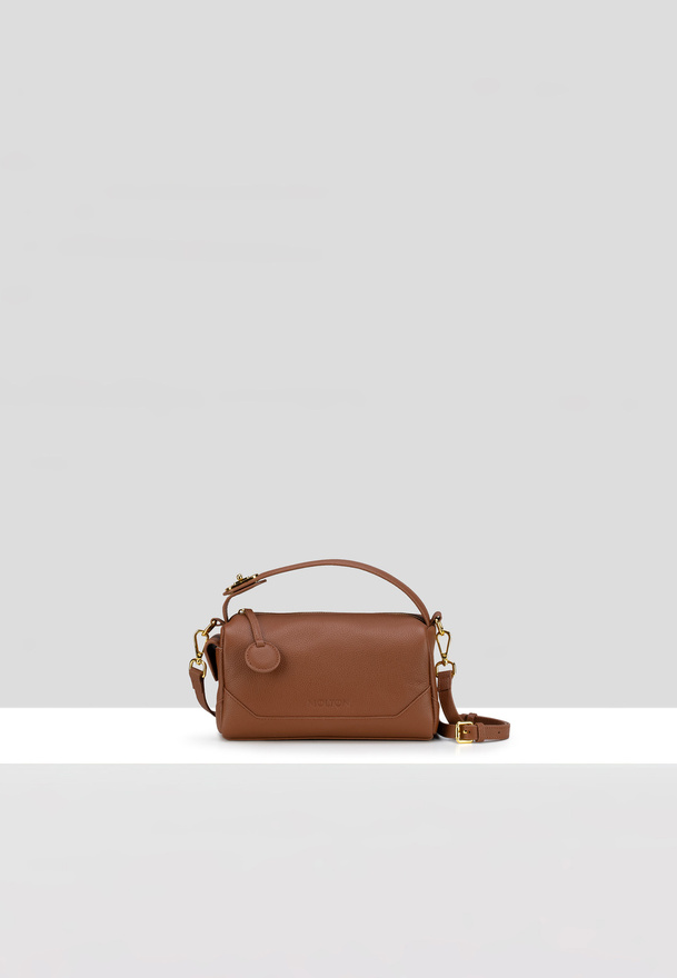 Mała skórzana torebka w kolorze brązowym