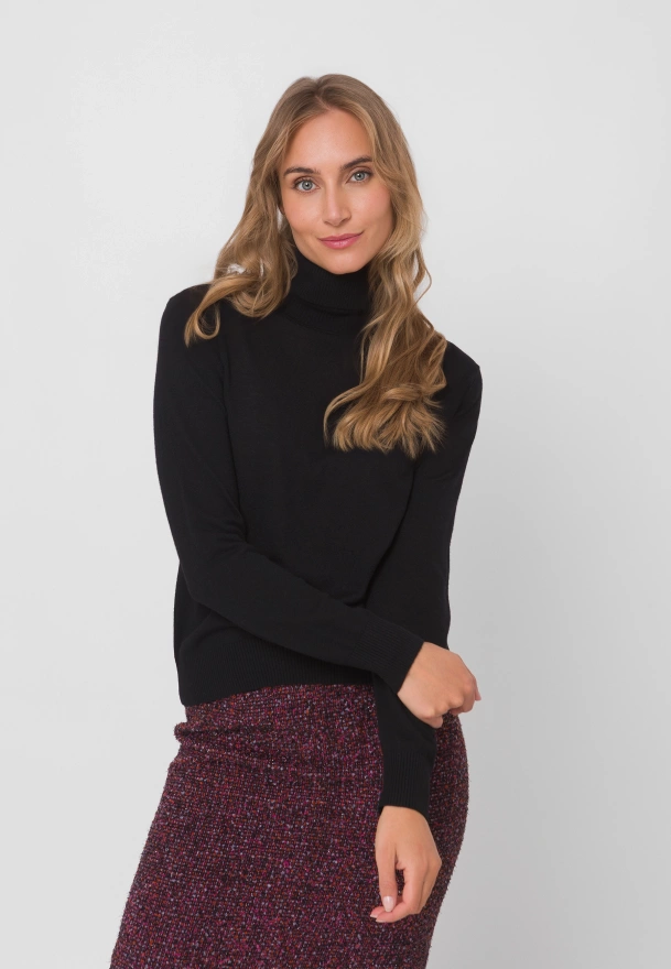 Czarny cienki golf z wełną