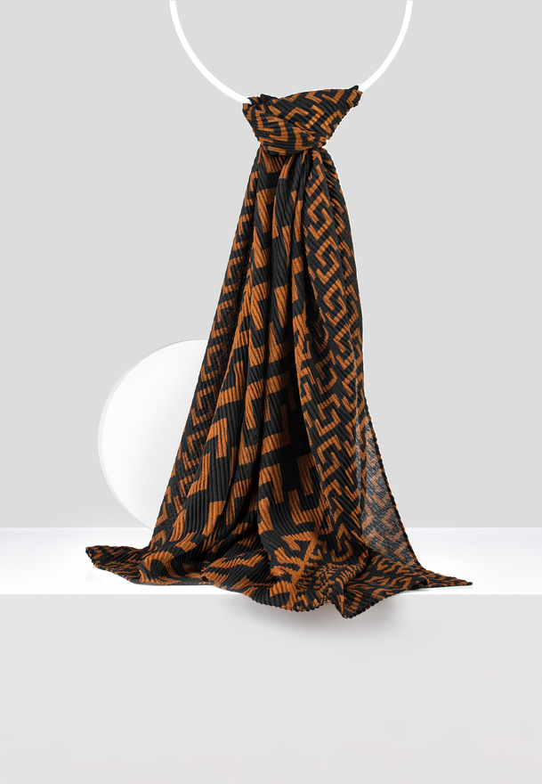 Brązowy szal w grecki wzór