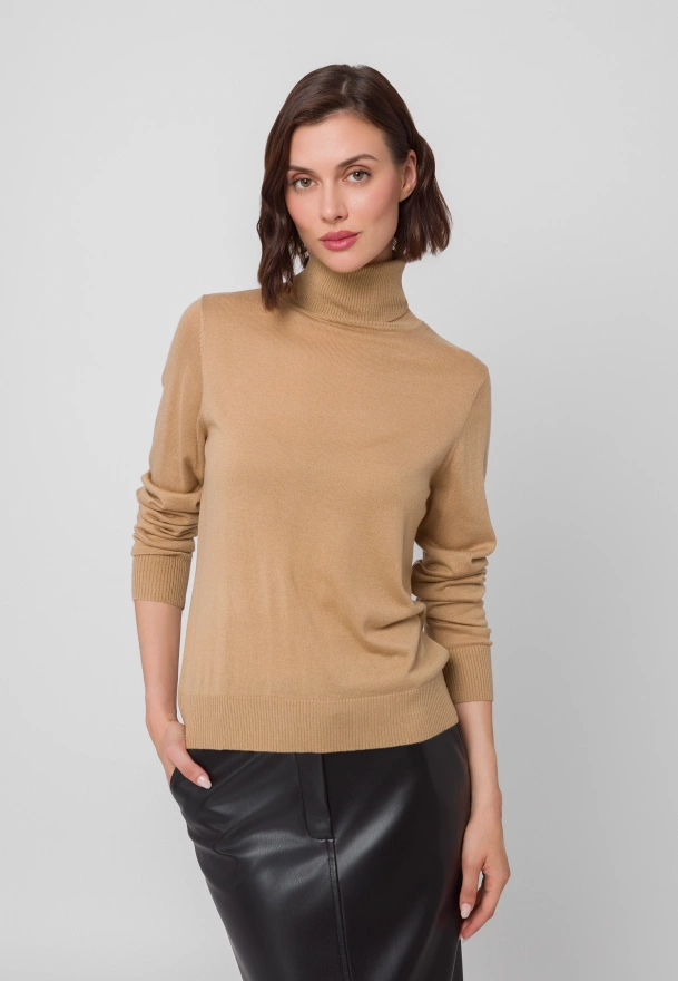 Cienki camelowy golf z wełną