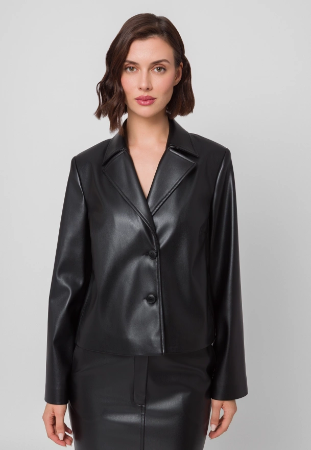 Czarna kurtka z ekoskóry