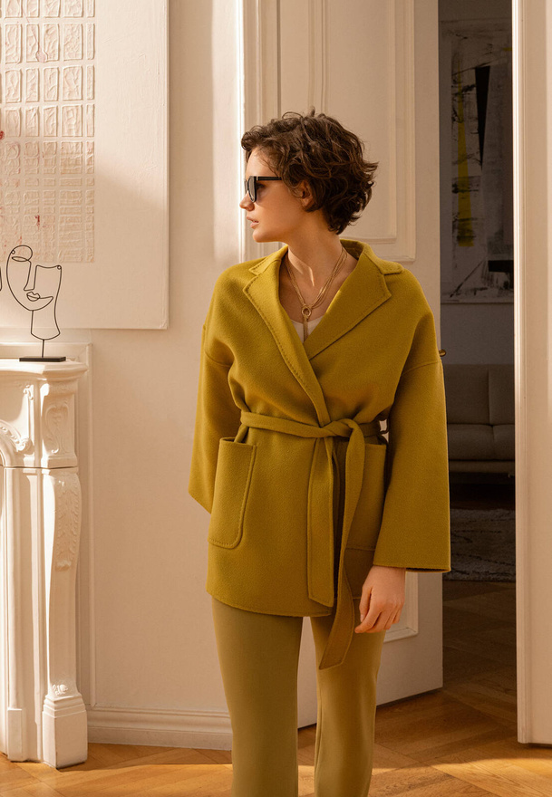 Krótki oliwkowy płaszcz double face 100% wełna