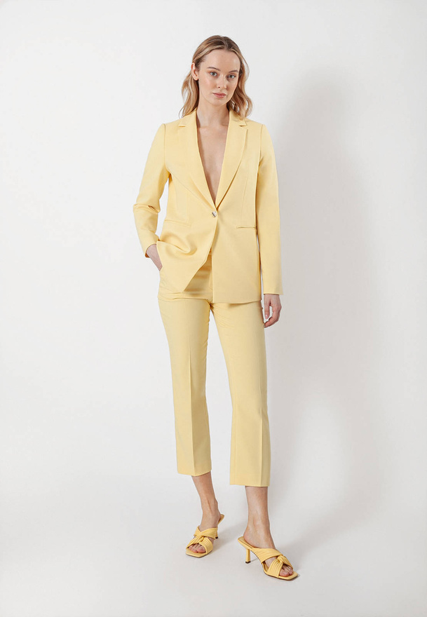 Cygaretki w cytrynowym kolorze