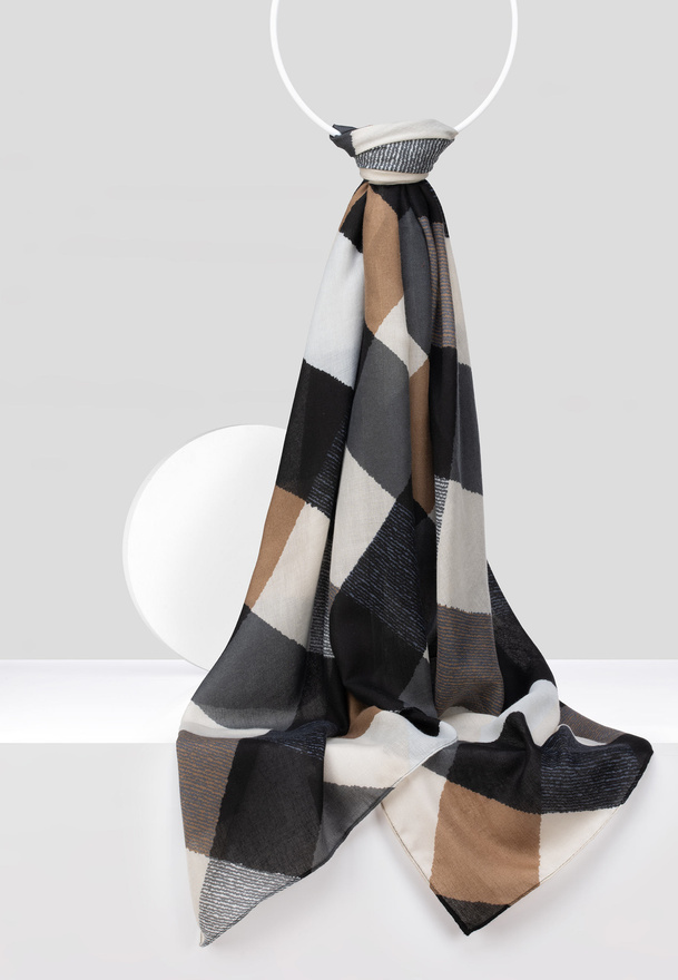 Wiskozowy szal w romby