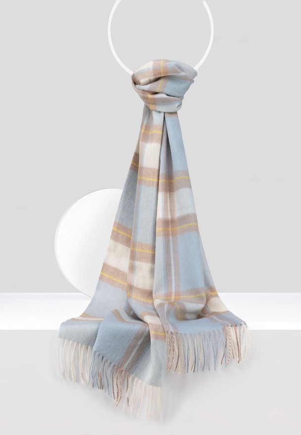 Wełniany szal w kratę