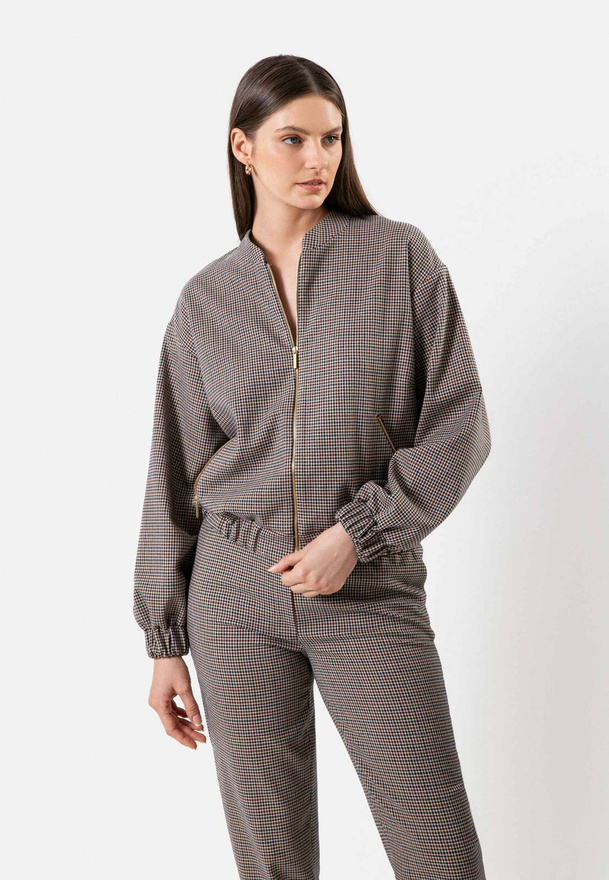 Beżowa bomberka w kratę