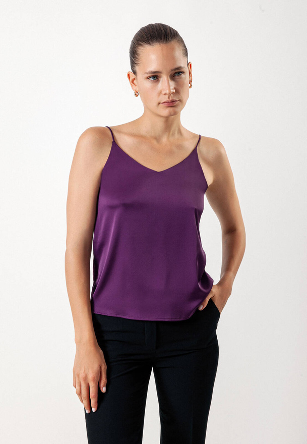 Fioletowy satynowy top na cienkich ramiączkach