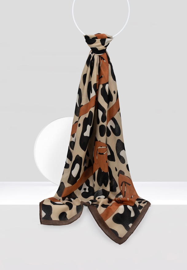 Wiskozowy szal w panterkowy wzór