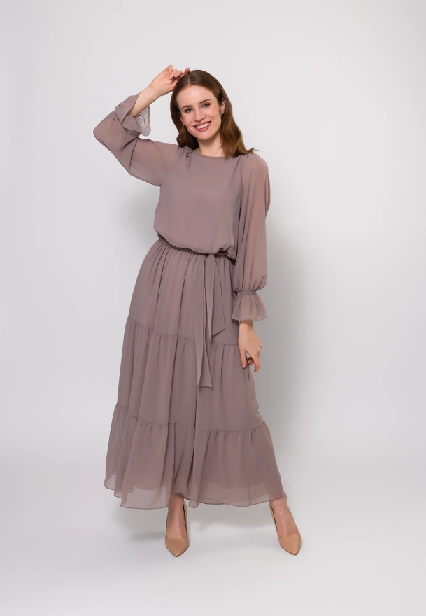 Zwiewna sukienka maxi wiązana w pasie