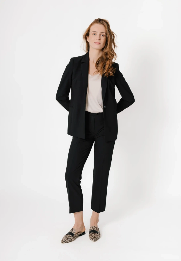 Klasyczne czarne spodnie z nogawką ⅞ 