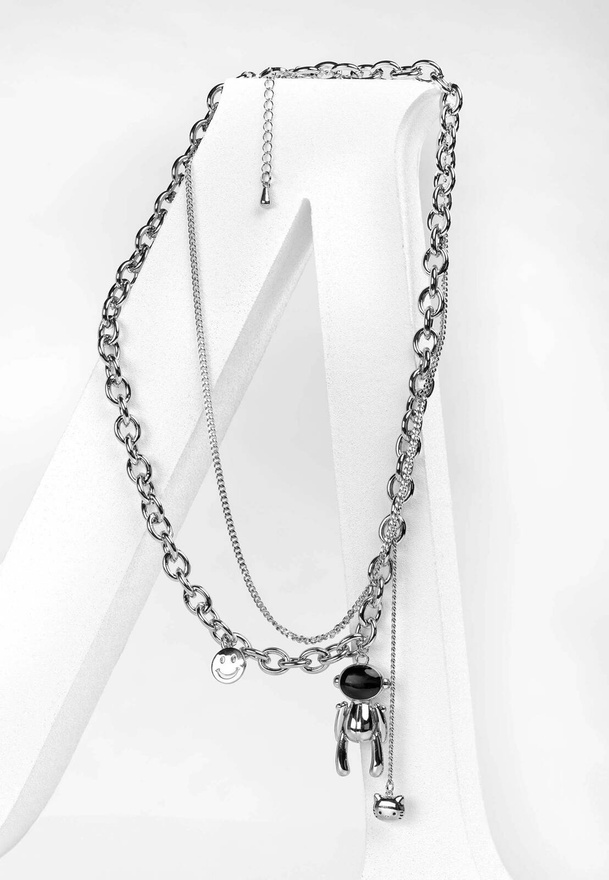 Kaskadowy naszyjnik z zawieszkami