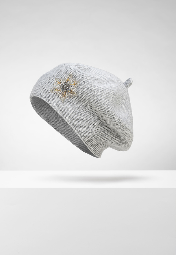 Szary beret z koralikami