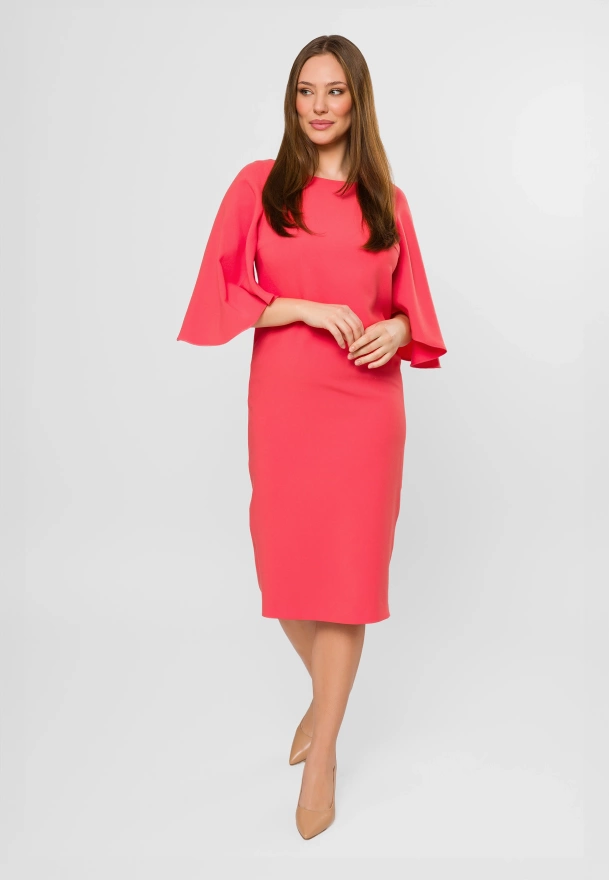 Koralowa sukienka z motylkowym rękawem