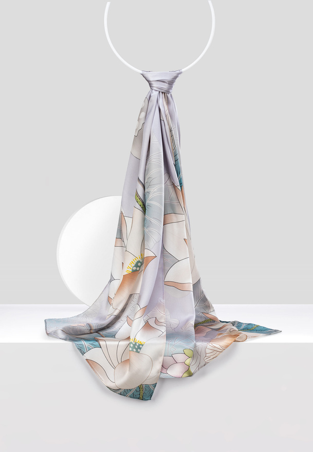 Jedwabny szal w kwiaty