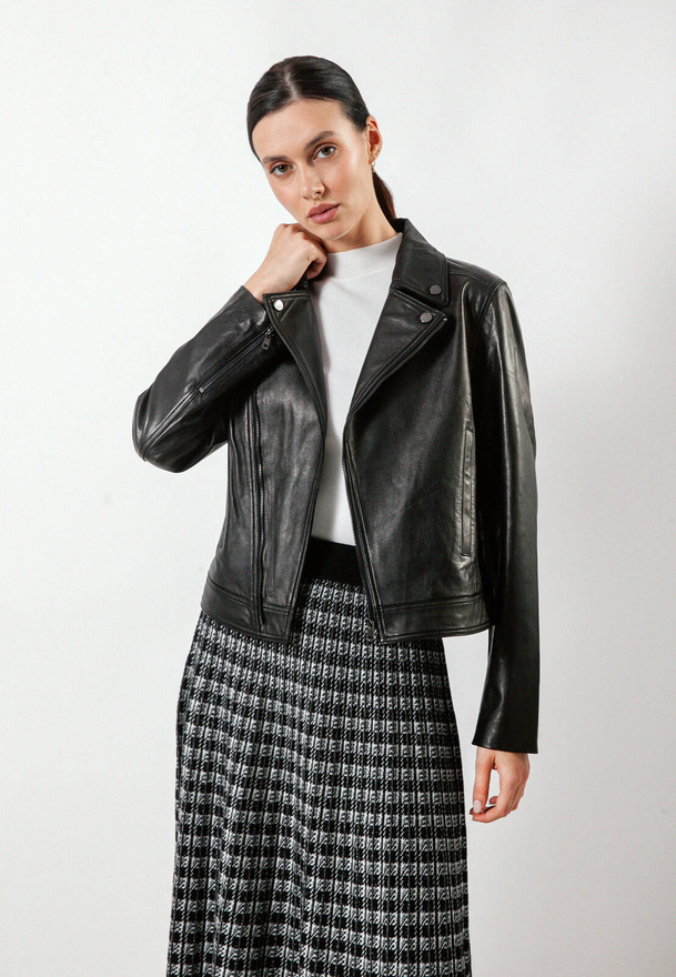 Czarna skórzana ramoneska