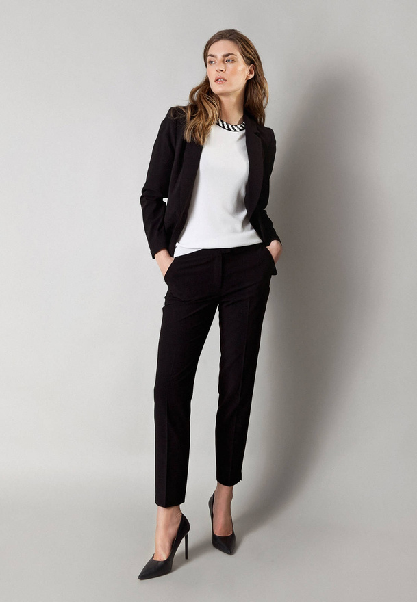 Czarne cygaretki w kant