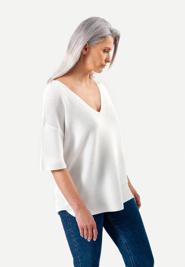 Biała bluzka oversize z prążkowanej dzianiny