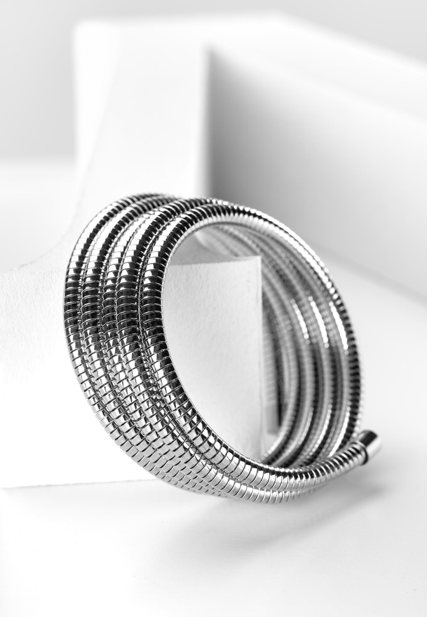 Bransoletka typu żmijka w srebrnym kolorze