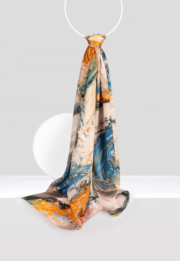 Jedwabny szal w abstrakcyjny wzór