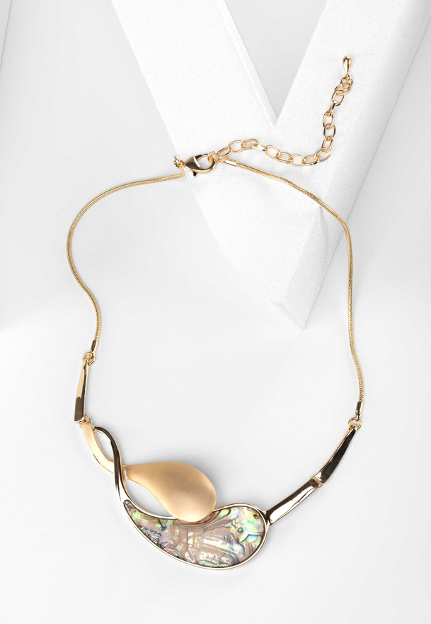 Naszyjnik z oryginalną zawieszką z masy perłowej