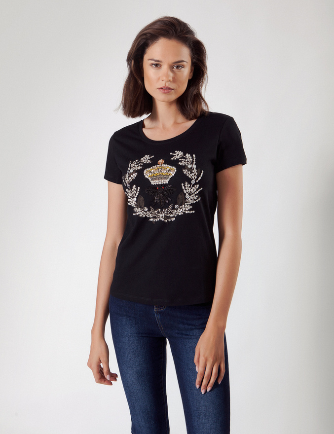 Czarny t-shirt z owadem z koralików