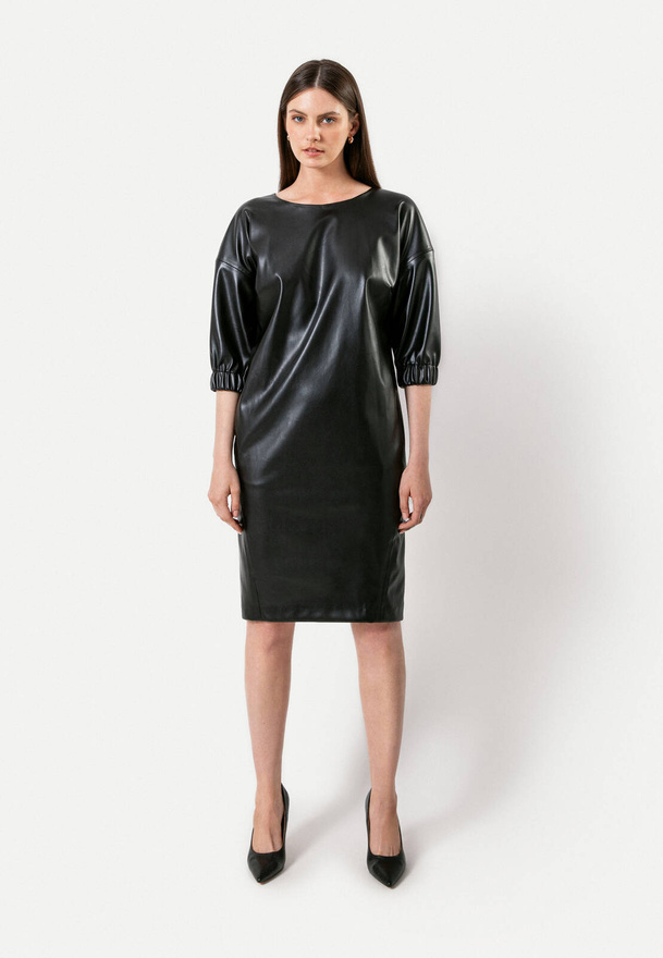 Czarna sukienka z ekoskóry